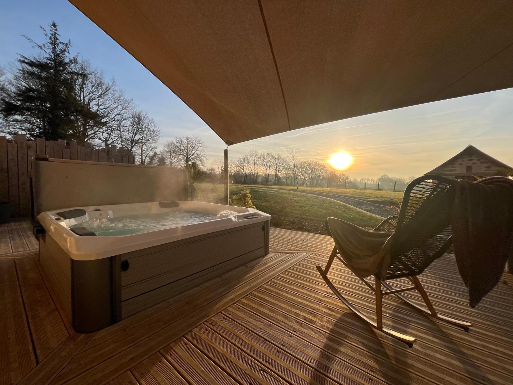 La Douce Halte - Gites Avec Spa Ou Sauna Saint-Ouen-Des-Toits Luaran gambar