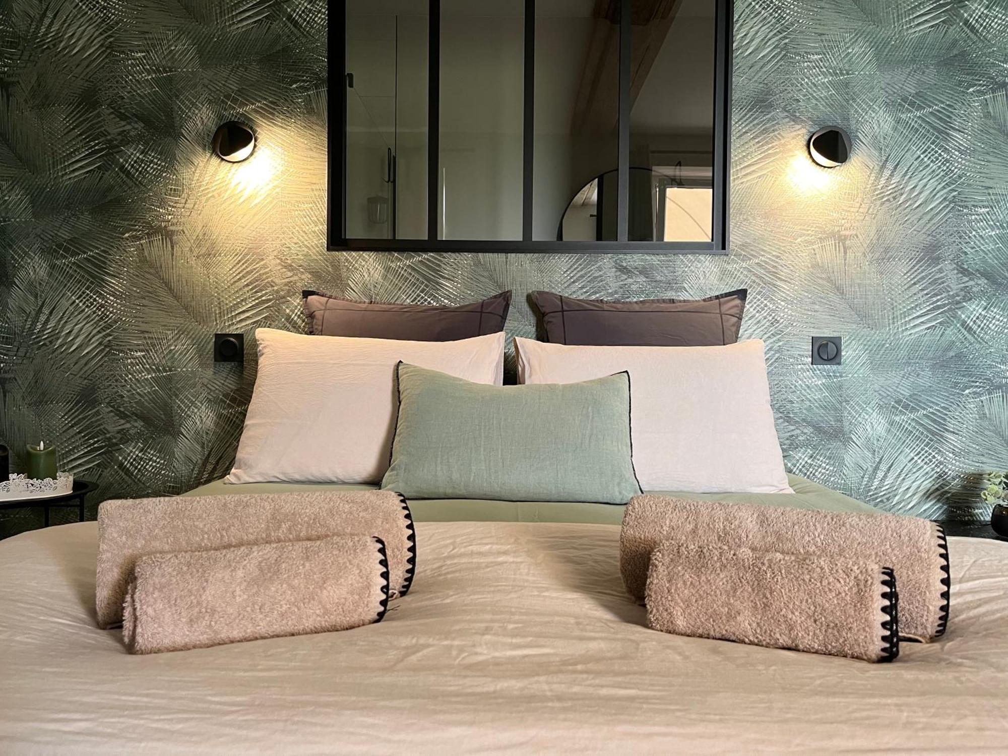 La Douce Halte - Gites Avec Spa Ou Sauna Saint-Ouen-Des-Toits Luaran gambar